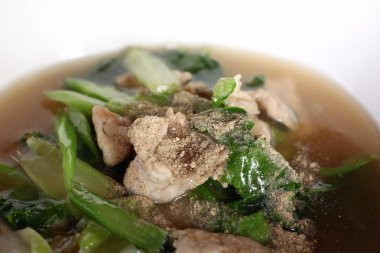 Kızarmış noodle ve sos