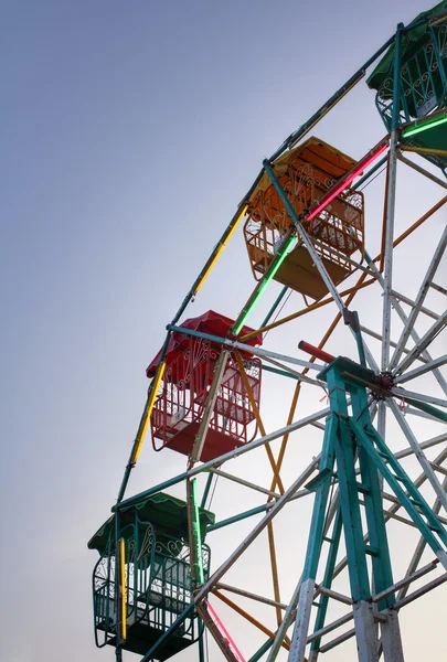 Ferris wheel against — Stock Photo, Image