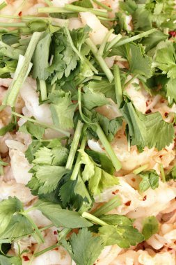 baharatlı salata ve tavuk