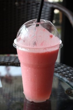Çilekli Smoothie