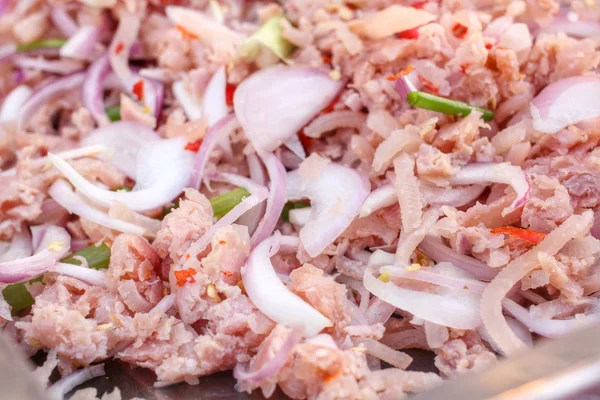 Baharatlı salata ve domuz eti — Stok fotoğraf