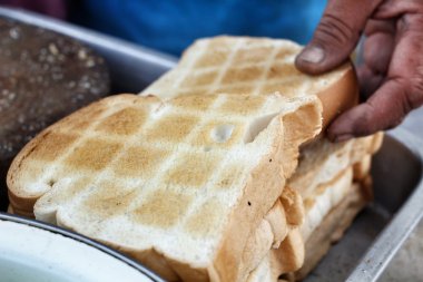 Tost ekmeği.