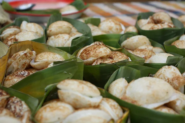 Latte di cocco mescolare zucchero e farina . — Foto Stock