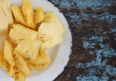 plaka üzerinde taze bir dilim