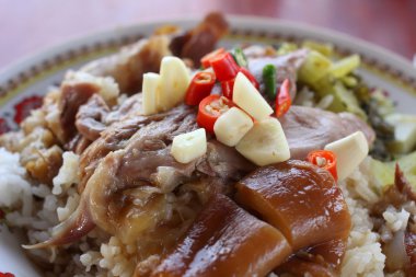 Demlenmiş Domuz bacak