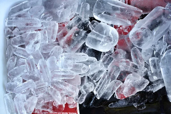 Rode wijn op ijs — Stockfoto
