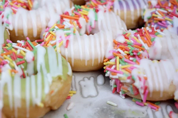 Selectie van kleurrijke donuts. — Stockfoto