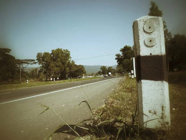 Quilômetro poste de pedra — Fotografia de Stock