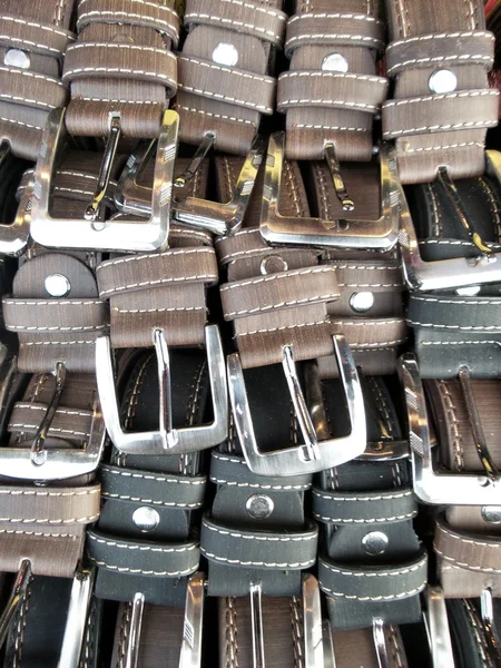Cinturão de couro preto e marrom — Fotografia de Stock