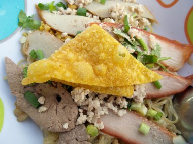 Kızarmış Çin eriştesi