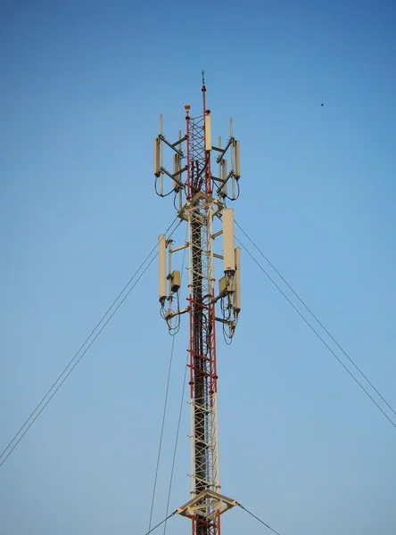 Torre de antena de teléfono móvil —  Fotos de Stock