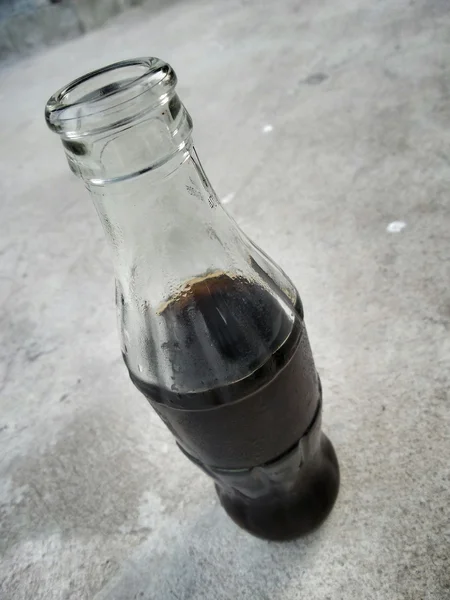 Cola i glasflaska — Stockfoto