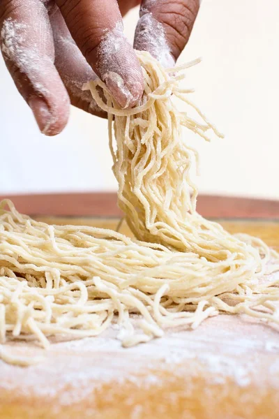 Fideos de huevo crudos — Foto de Stock