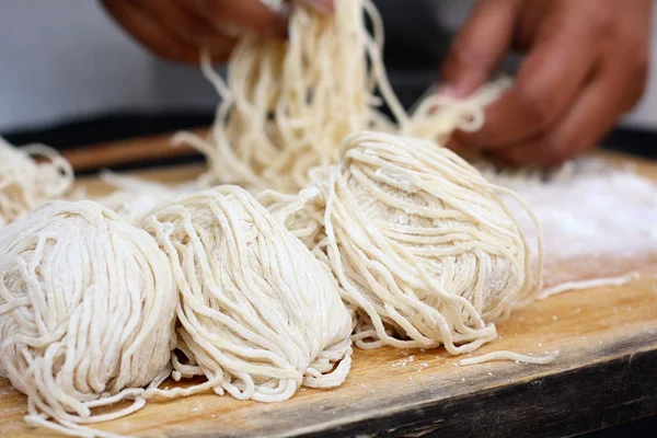 Fideos de huevo crudos — Foto de Stock