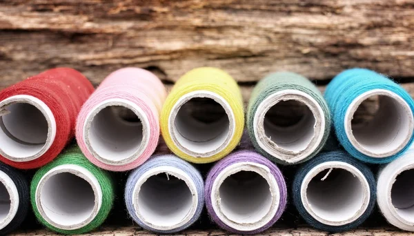 Colorful bobbins thread — Stock Photo, Image