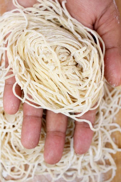 Fideos de huevo crudos — Foto de Stock