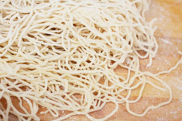 Fideos de huevo crudos — Foto de Stock