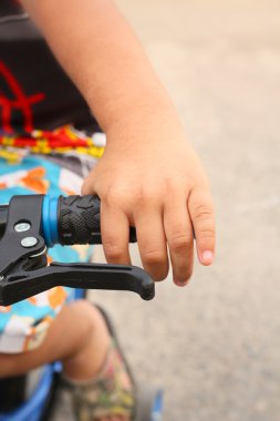 Gidon ve el çocuk Bisiklet 