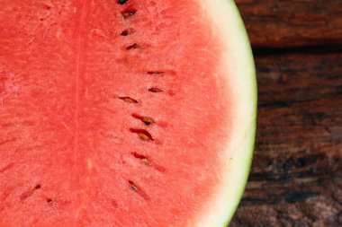 Kırmızı karpuz kadar yakın 