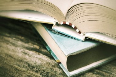 eski kitap açıldı 