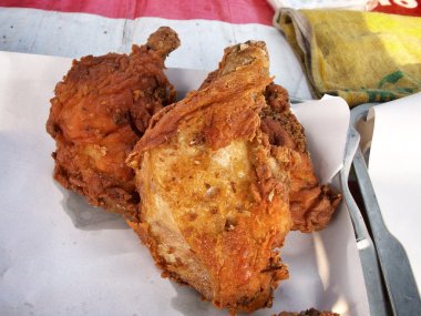 Kızarmış tavuk.