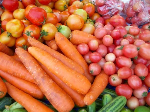 Blandning av färska grönsaker — Stockfoto