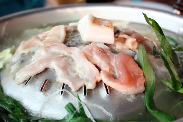 Comer sukiyaki — Fotografia de Stock