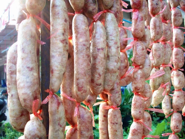 Азиатская колбаса на рынке — стоковое фото