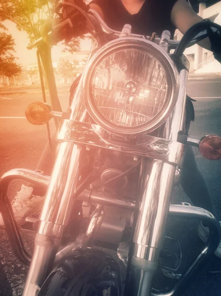 Driver riding motorcycle — Stock Photo, Image