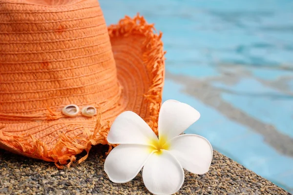 Sombrero en la piscina — Foto de Stock