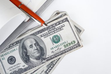 Amerikan Doları para ile kitap 