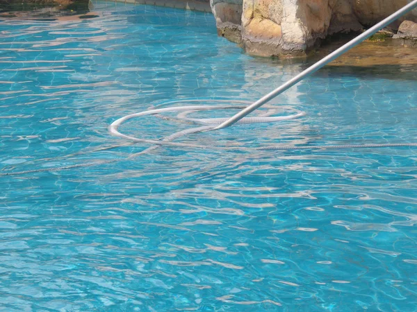 Limpieza de la piscina —  Fotos de Stock