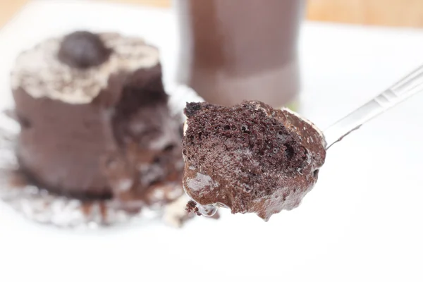 Cake and iced chocolate — Stock Photo, Image