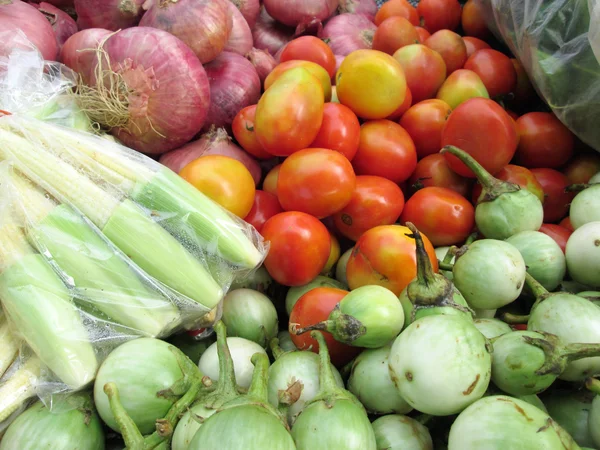 Mezcla de verduras frescas —  Fotos de Stock