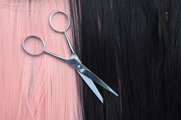 Ножницы Стрижки Волос Черно Розовом Фоне — стоковое фото