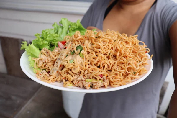 Macarrão Frito Instantâneo Comida Tailandesa Mão — Fotografia de Stock