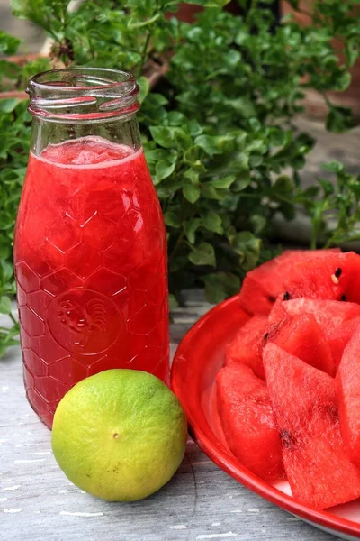 Wassermelone Sommerfruchtgetränk Auf Flasche — Stockfoto