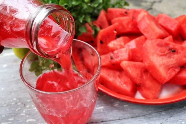 Derramando Melancia Bebida Frutas Verão — Fotografia de Stock