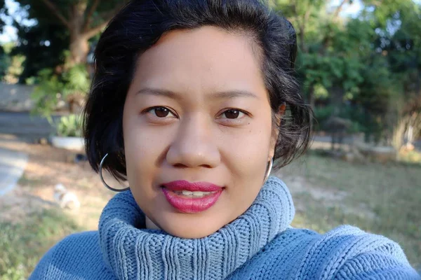 Portrait Woman Asia Blue Sweater Winter — Stockfoto