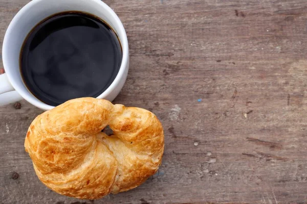 Croissant Bakery Black Coffee Wood Background — Stockfoto