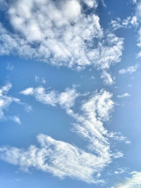 青い空の白い雲 — ストック写真