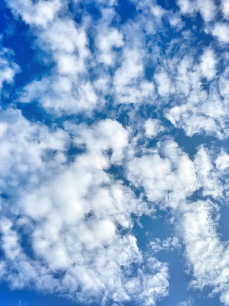 Nuvole Bianche Sul Cielo Blu — Foto Stock