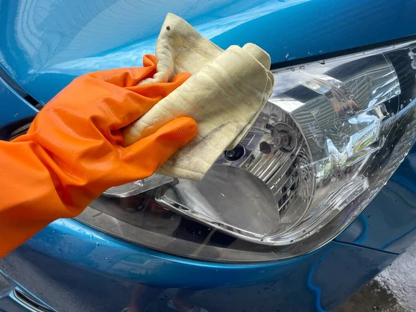 Zbliżenie Myjni Samochodowej Rękawic Gumowych Pomarańczowy — Zdjęcie stockowe