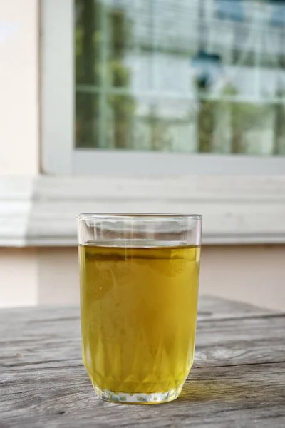 Chryzantéma Čaj Hnědém Dřevě Pozadí — Stock fotografie