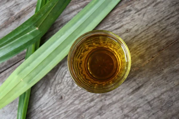 Crisantemo Sobre Fondo Madera Marrón —  Fotos de Stock