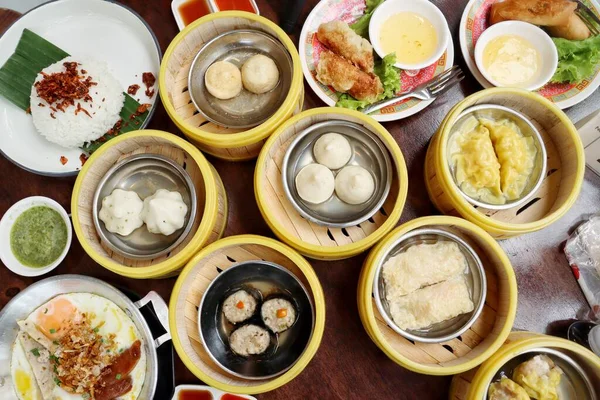 Çin yemeği restoranında Dim sum.