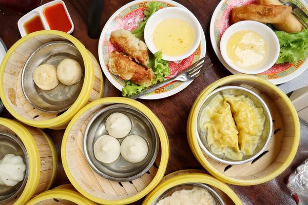 Çin yemeği restoranında Dim sum.