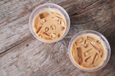 Sütlü çay ve Tayvan içeceği.