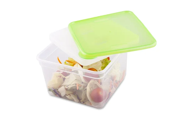 plastik kap içinde taze sebze salatası