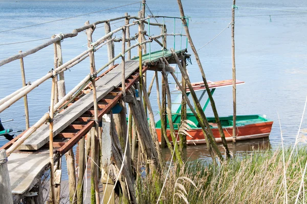 O barco e o cais — Fotografia de Stock